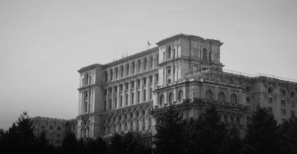 Palatul Parlamentului reprezentand imaginea de fata a Cabinetului de avocati Ionescu Law. Avocati penalisti din Bucuresti. Avocati daune accidente auto